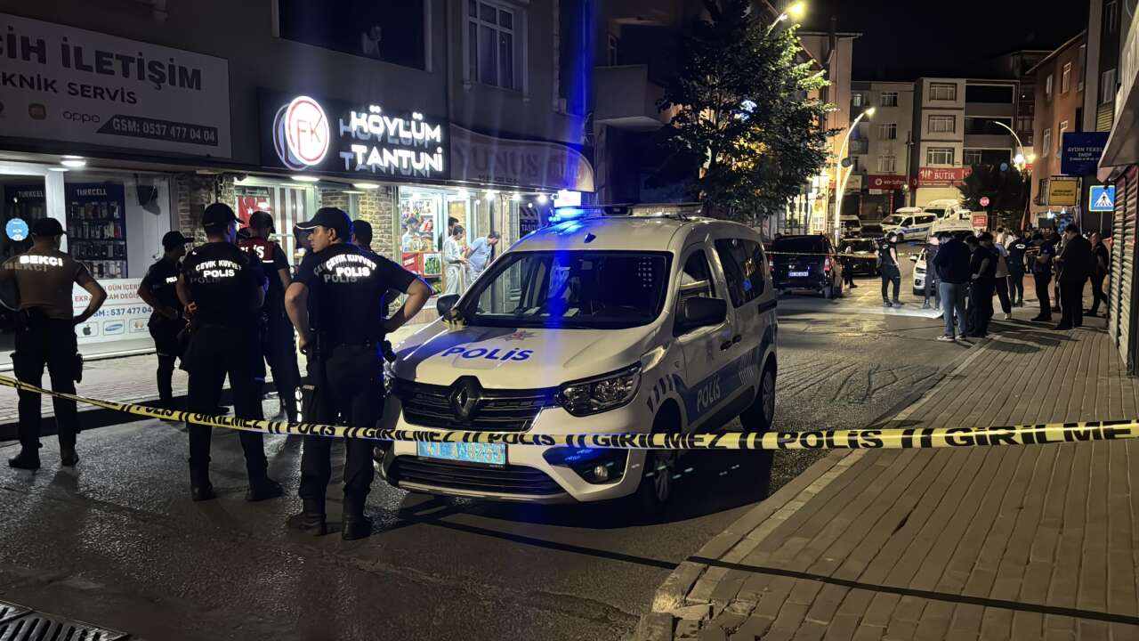 Cadde üzerinde silahlı çatışma! 17 yaşındaki genç hayatını kaybetti 3